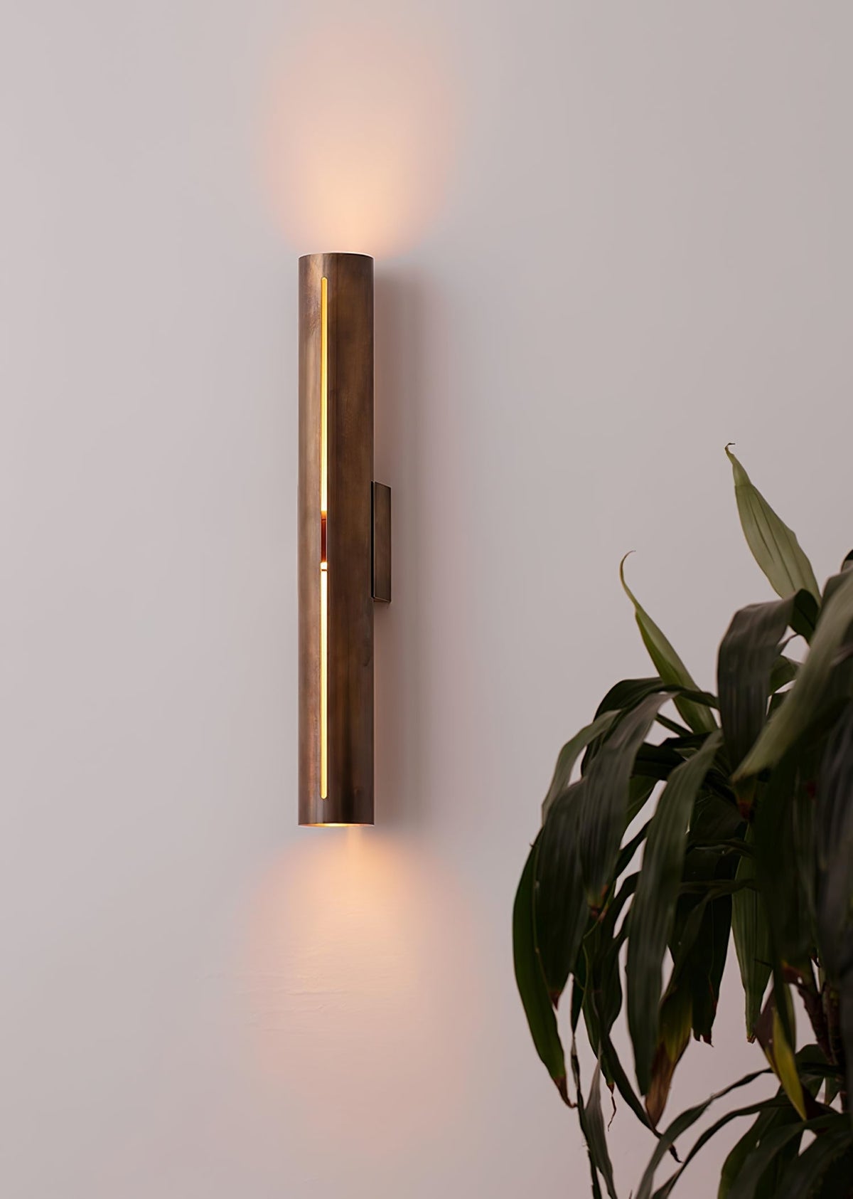 Avsilara moderne minimalistisk cylindrisk væglampe i messing