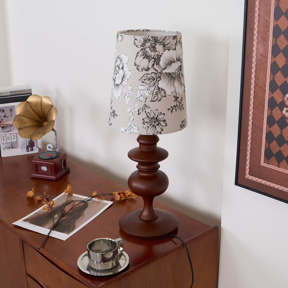 Lumiselle bordslampa