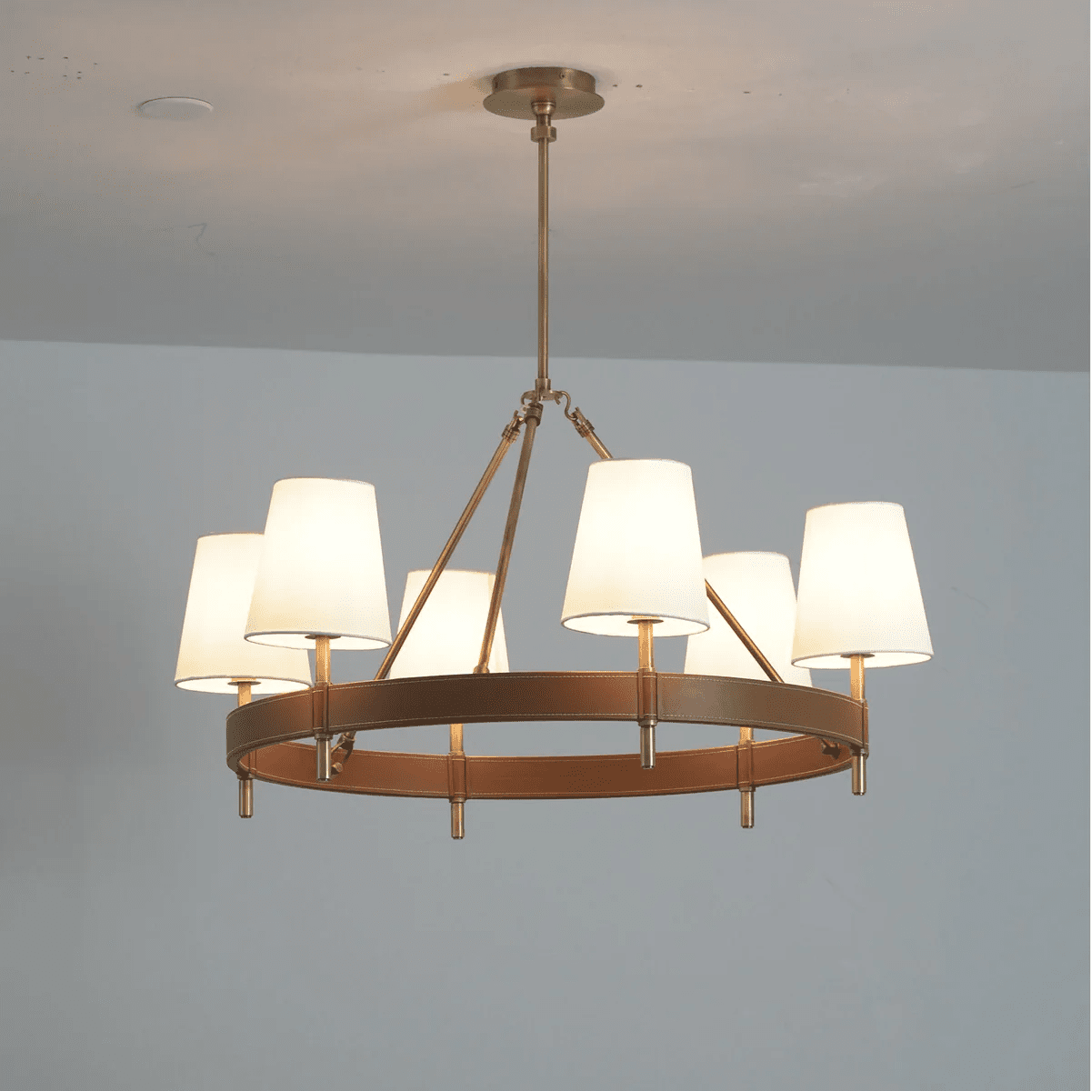 Candeeiro de lustre Arianna em pele