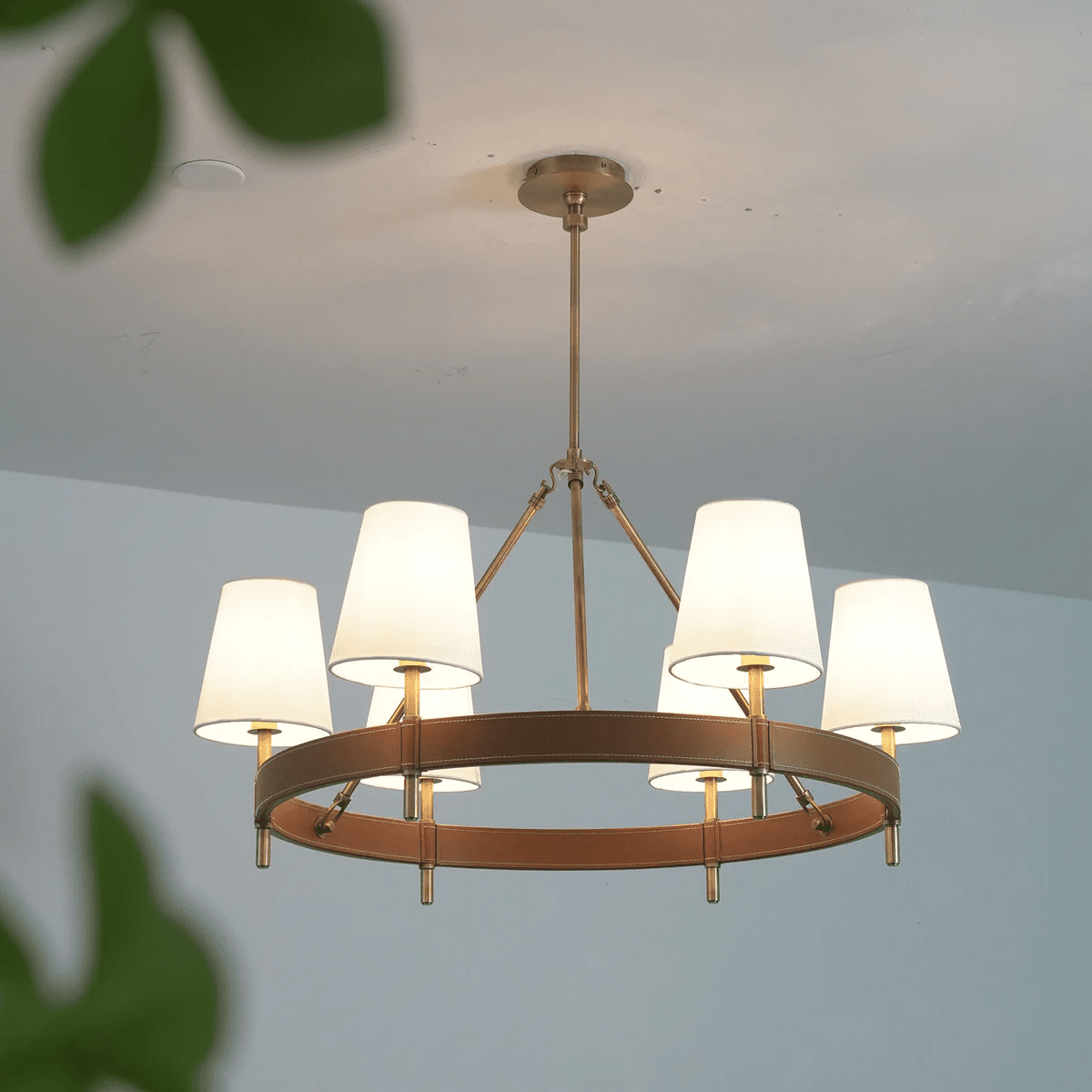 Candeeiro de lustre Arianna em pele