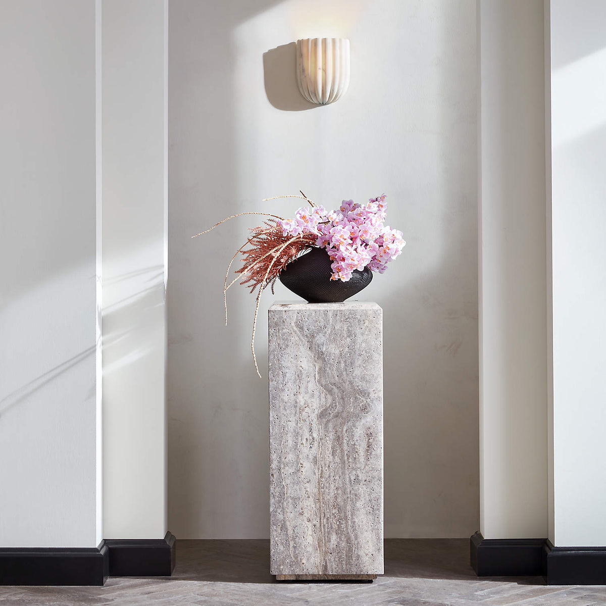 Tinduvys Elegance Ariel -yksiosainen uritettu marmoriseinävalaisin
