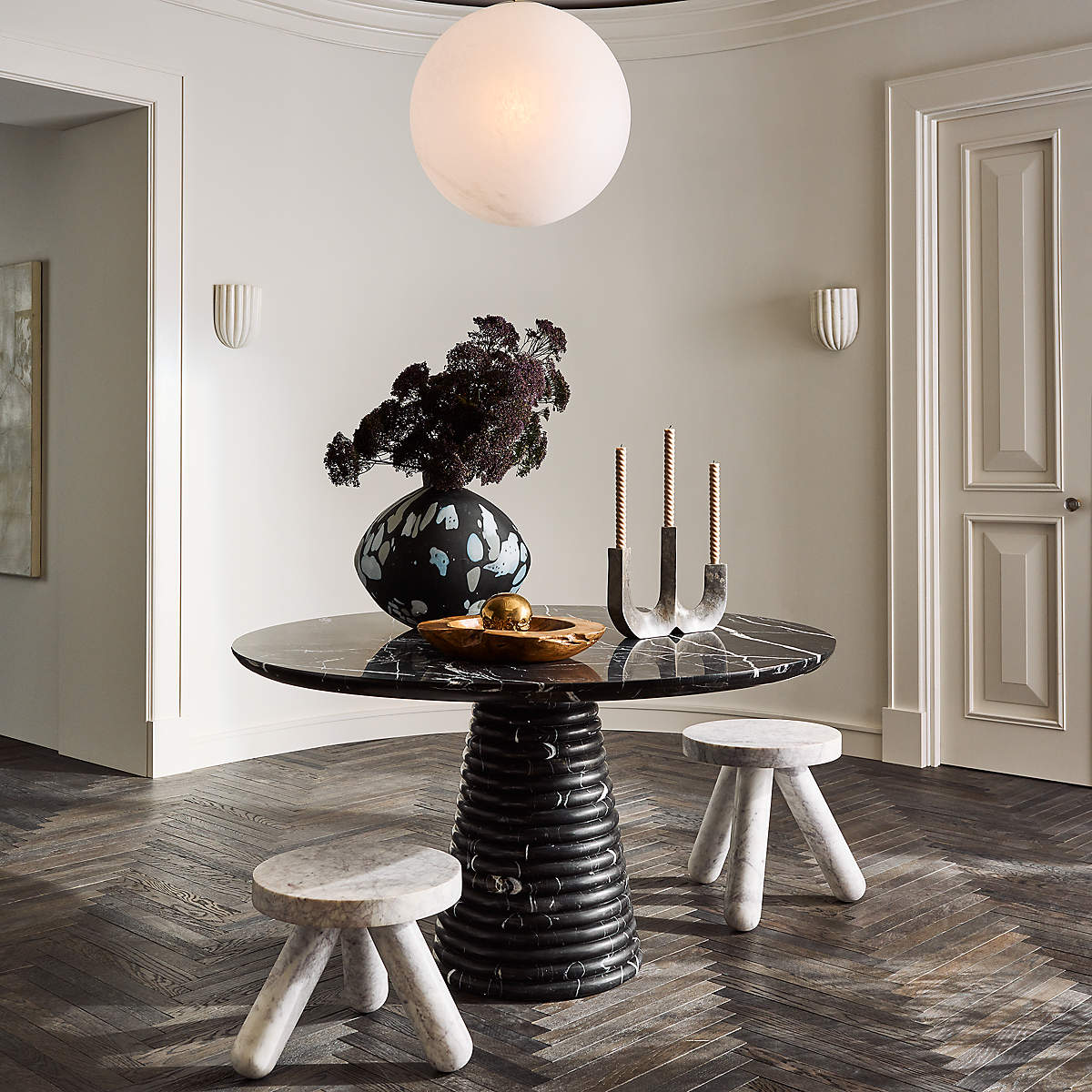 Tinduvys Elegance Ariel -yksiosainen uritettu marmoriseinävalaisin