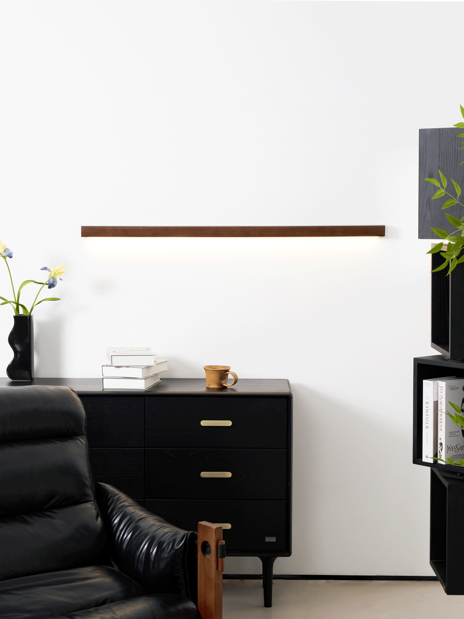 Elvivine lineær, minimalistisk LED-væglampe i træ