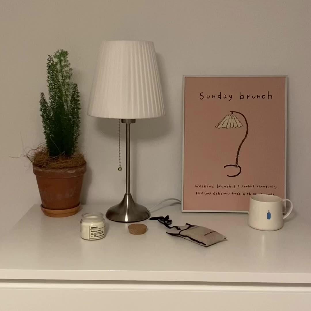 Simplicity plisseret bordlampe i stof