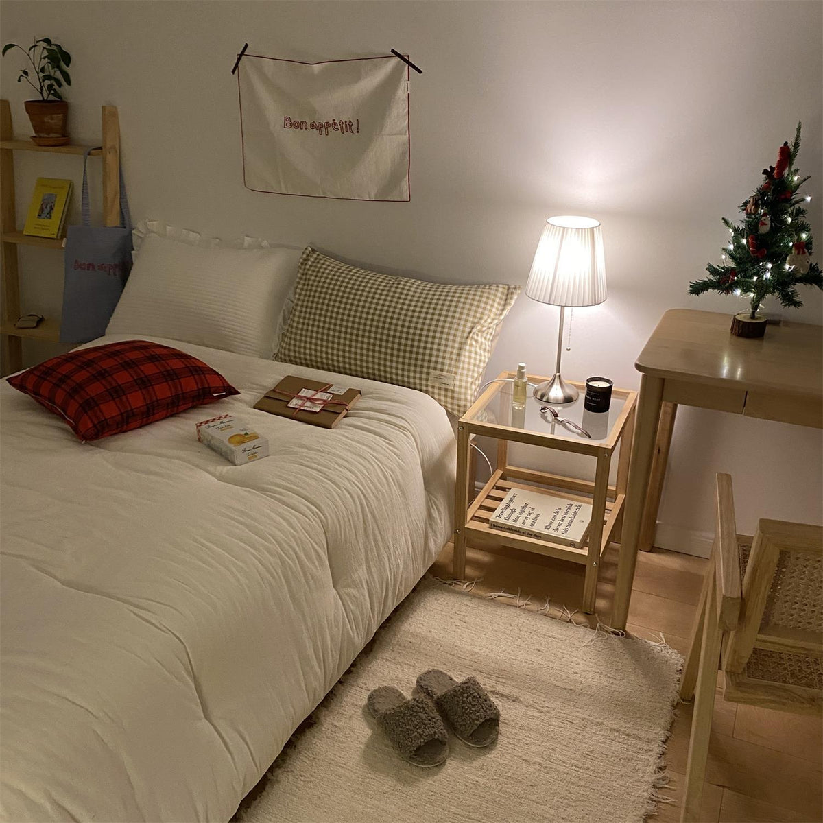 Simplicity plisseret bordlampe i stof