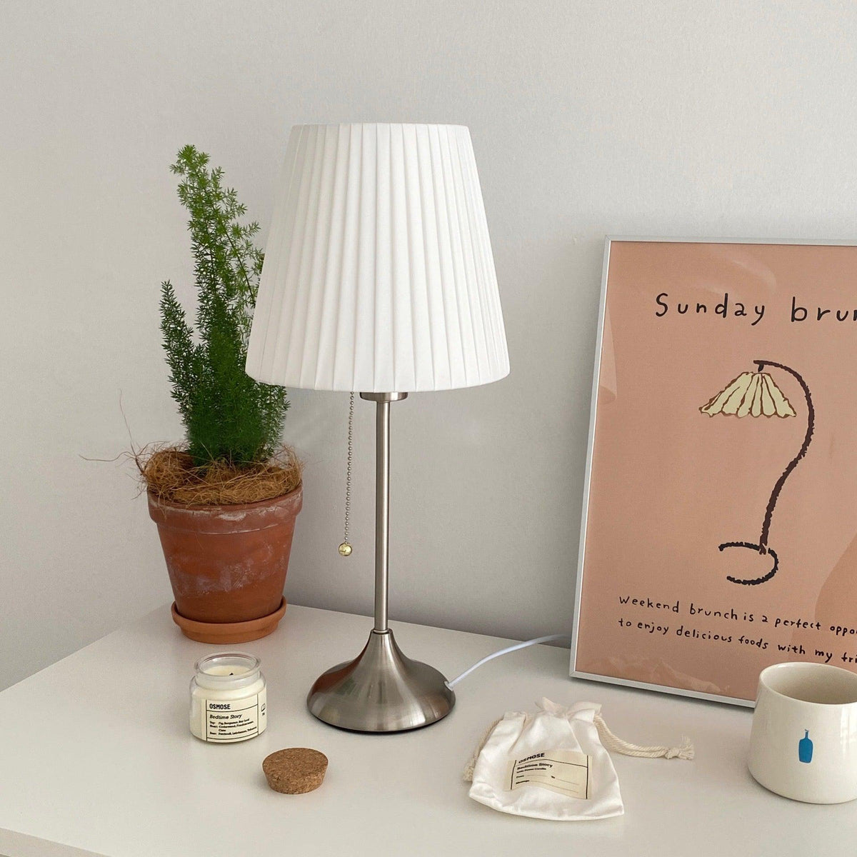 Simplicity plisseret bordlampe i stof