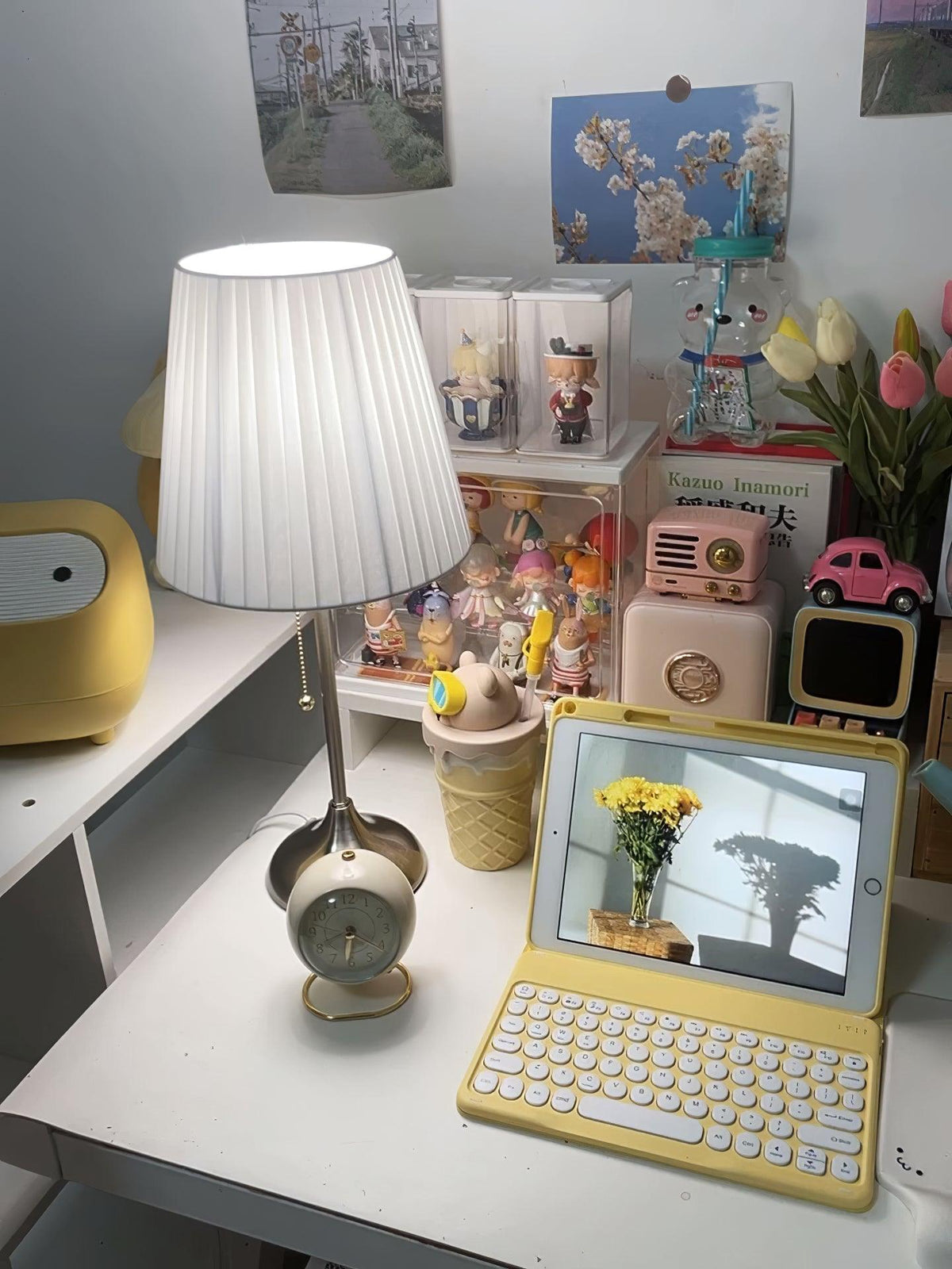 Simplicity plisseret bordlampe i stof
