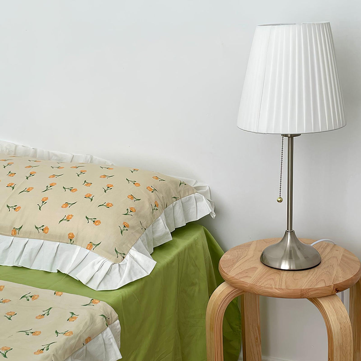 Simplicity plisseret bordlampe i stof