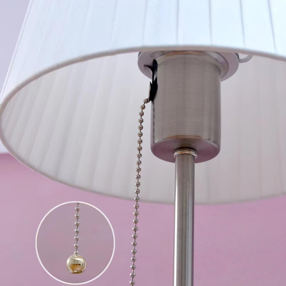 Simplicity plisseret bordlampe i stof