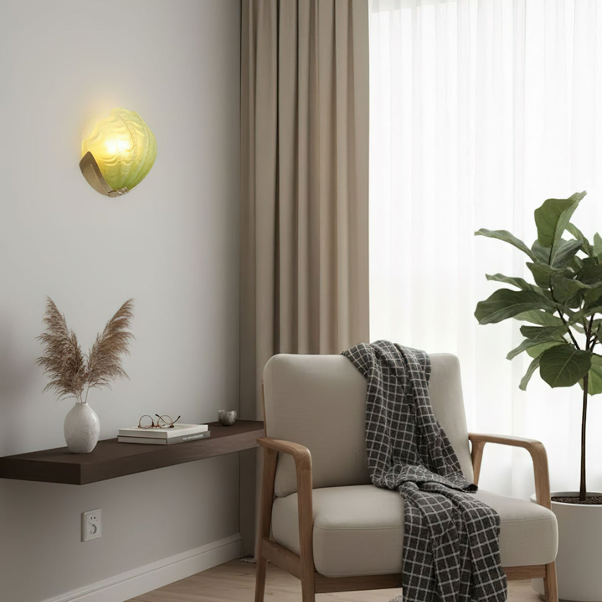 Nico art déco-vägglampa i glas med vågig skärm