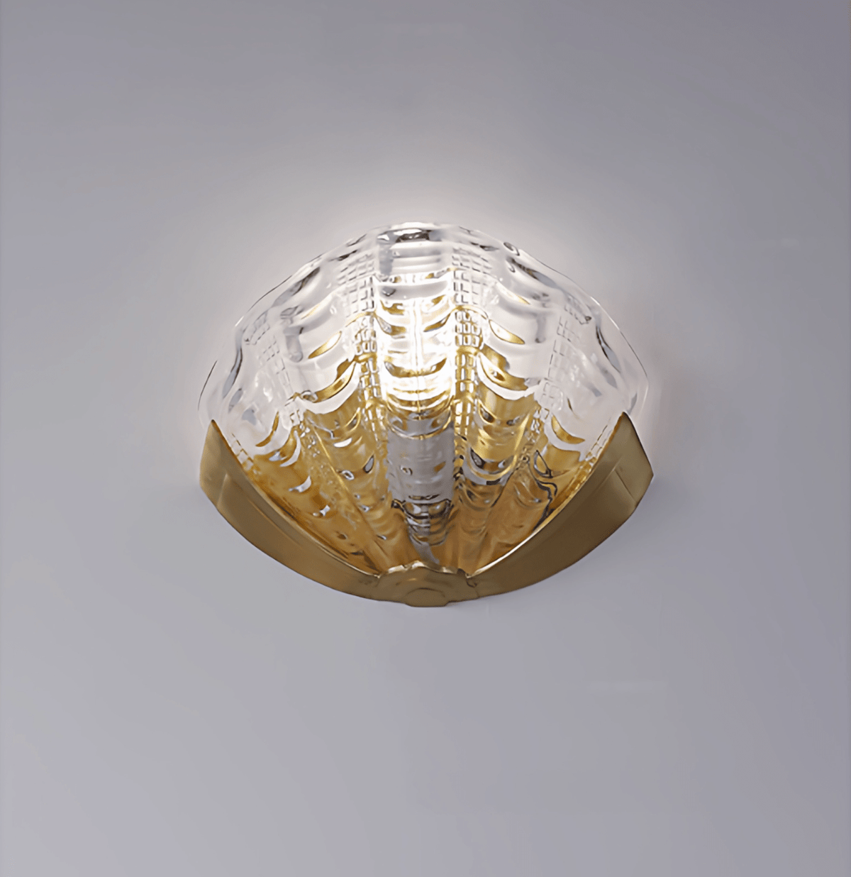 Nico art déco-vägglampa i glas med vågig skärm