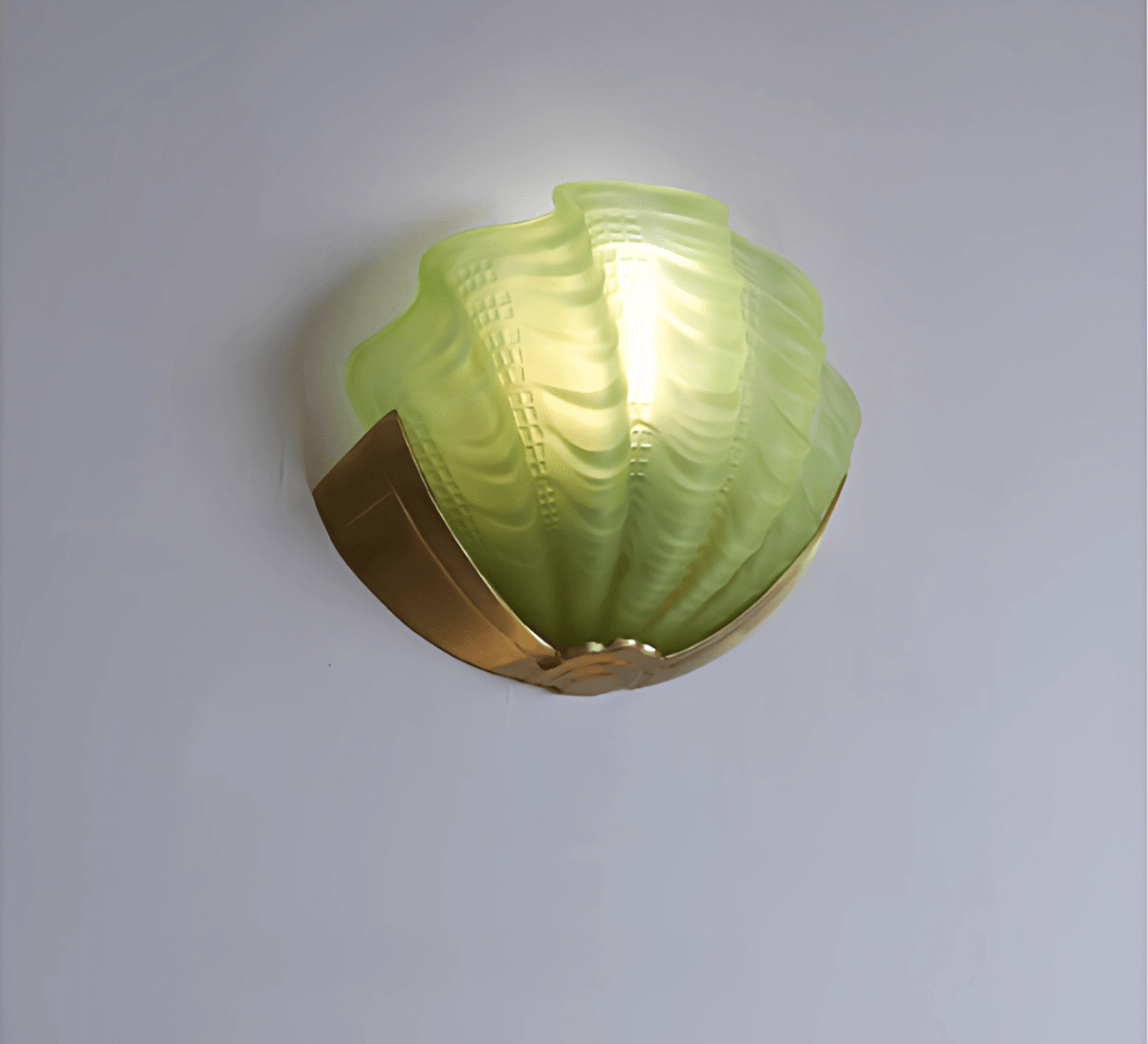 Nico art déco-vägglampa i glas med vågig skärm