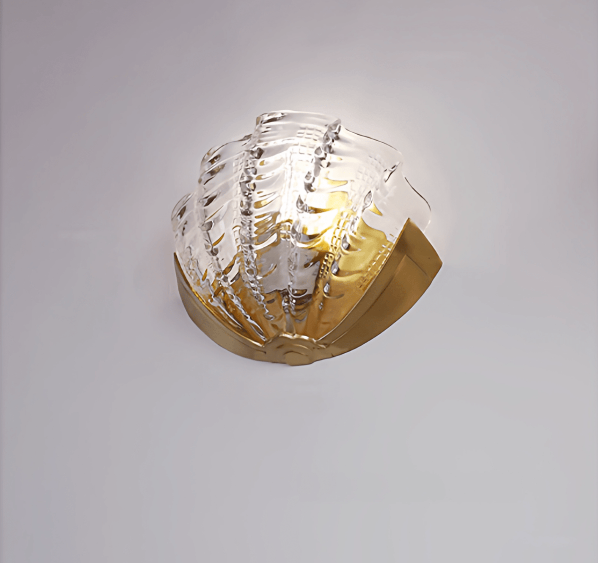 Nico art déco-vägglampa i glas med vågig skärm