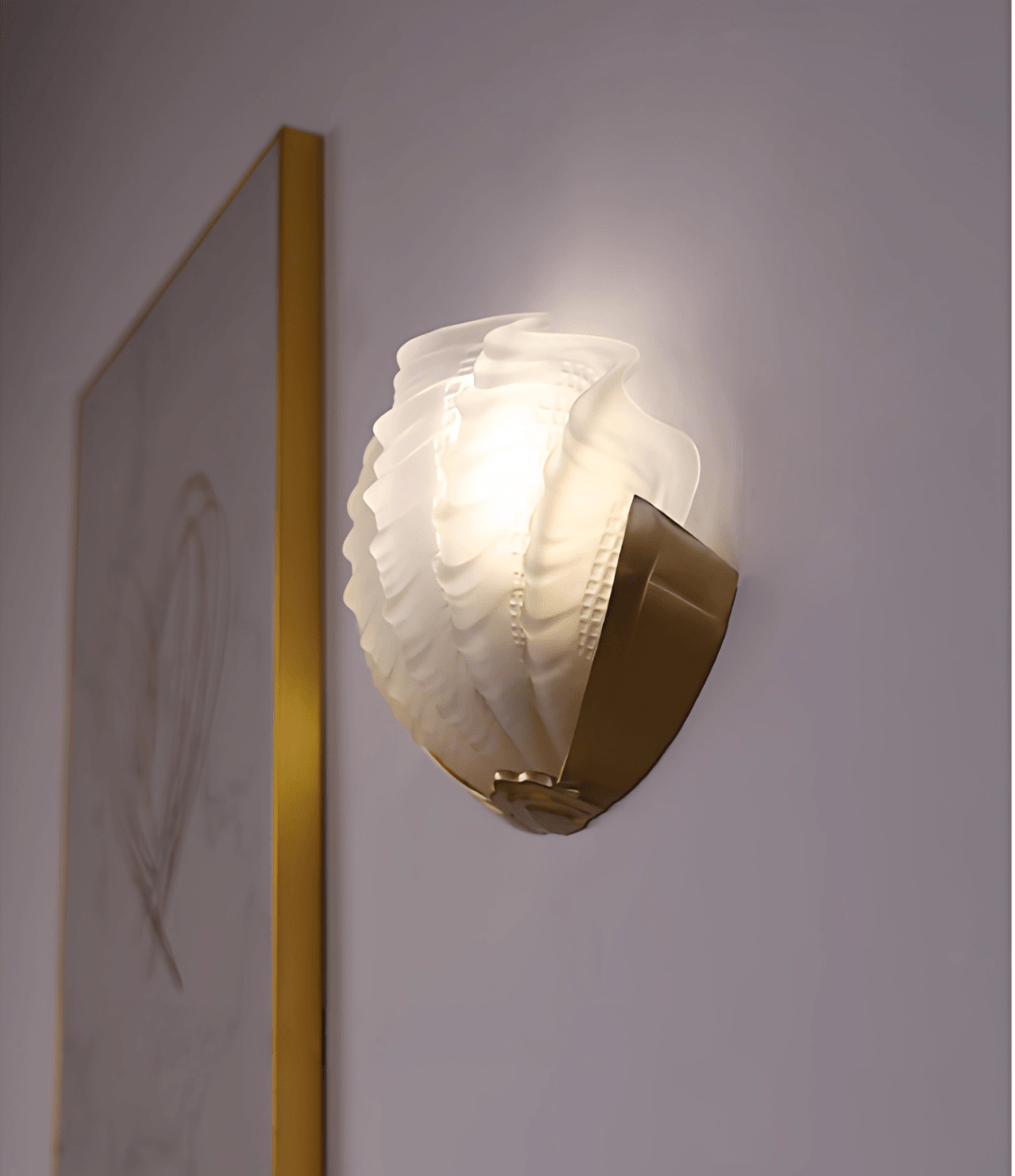 Nico art déco-vägglampa i glas med vågig skärm