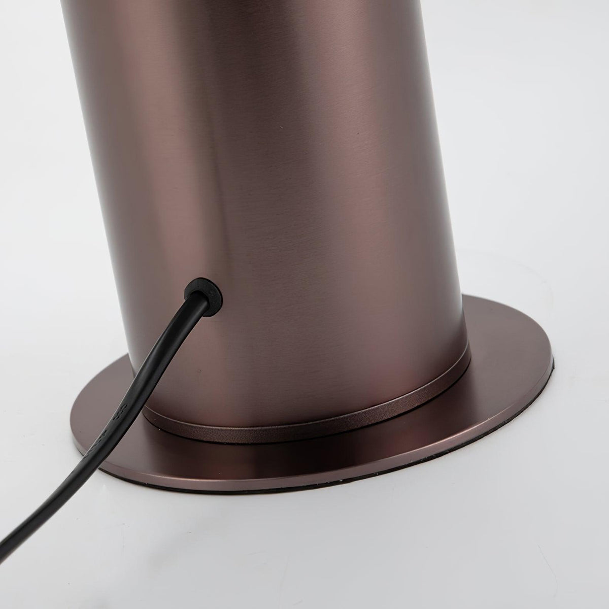 Candeeiro de mesa minimalista em aço Feralielle