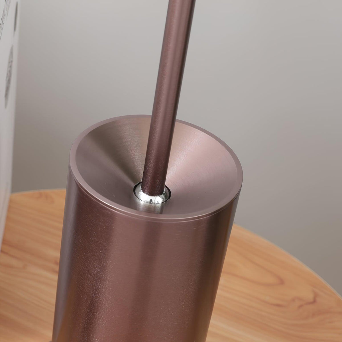 Candeeiro de mesa minimalista em aço Feralielle