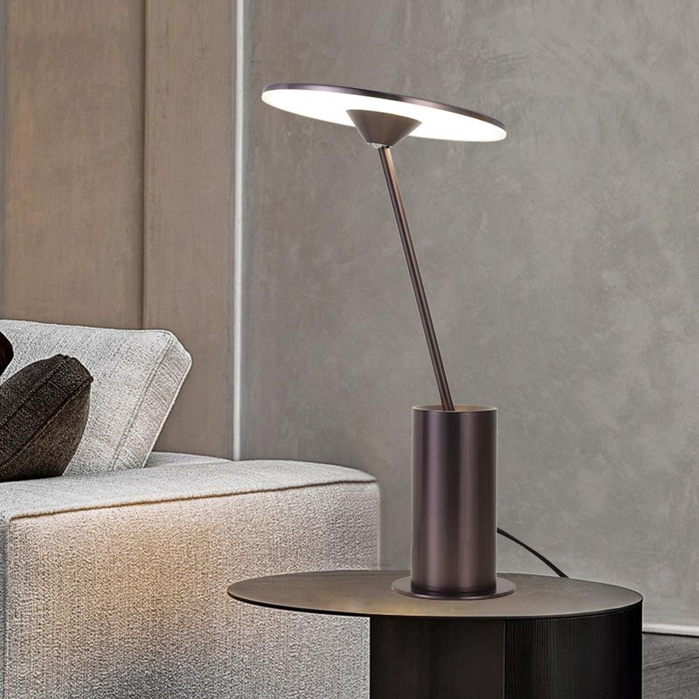 Candeeiro de mesa minimalista em aço Feralielle