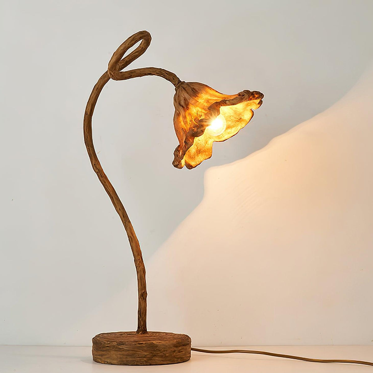 Velanella bordslampa i harts