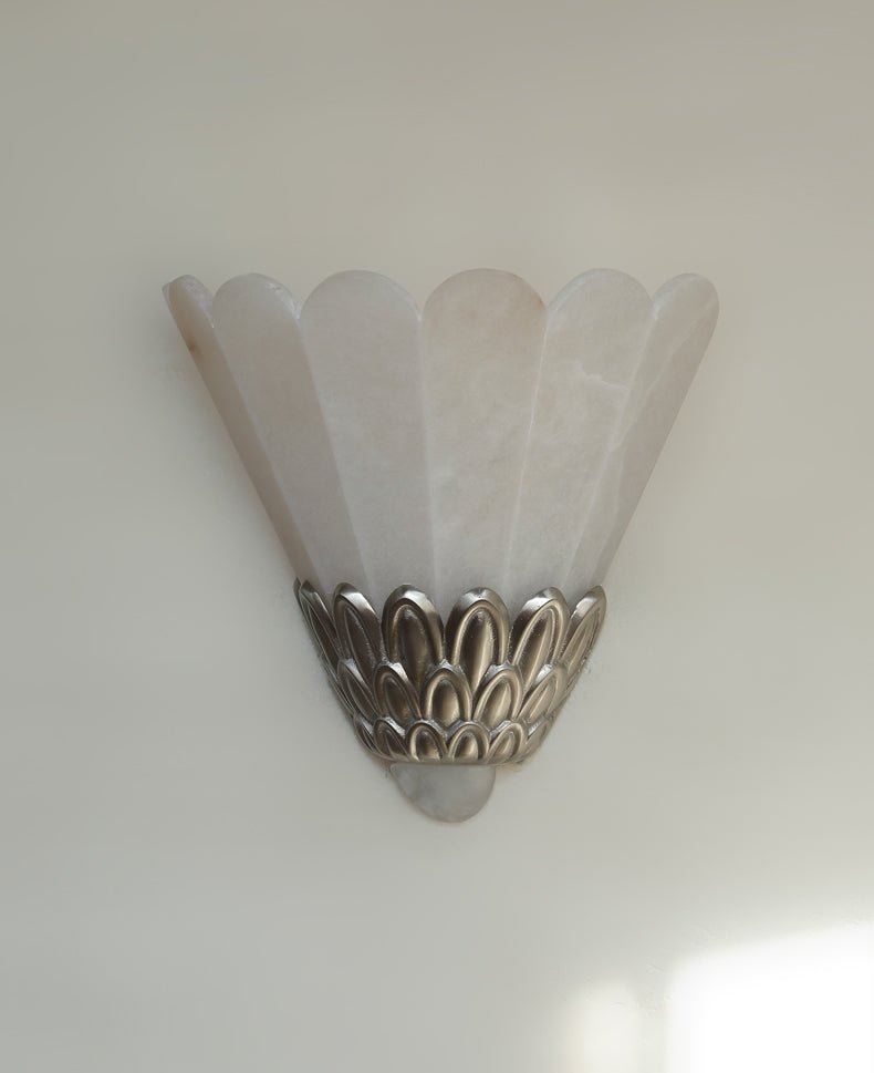 Candeeiro de parede vintage Marbe em alabastro com pétalas