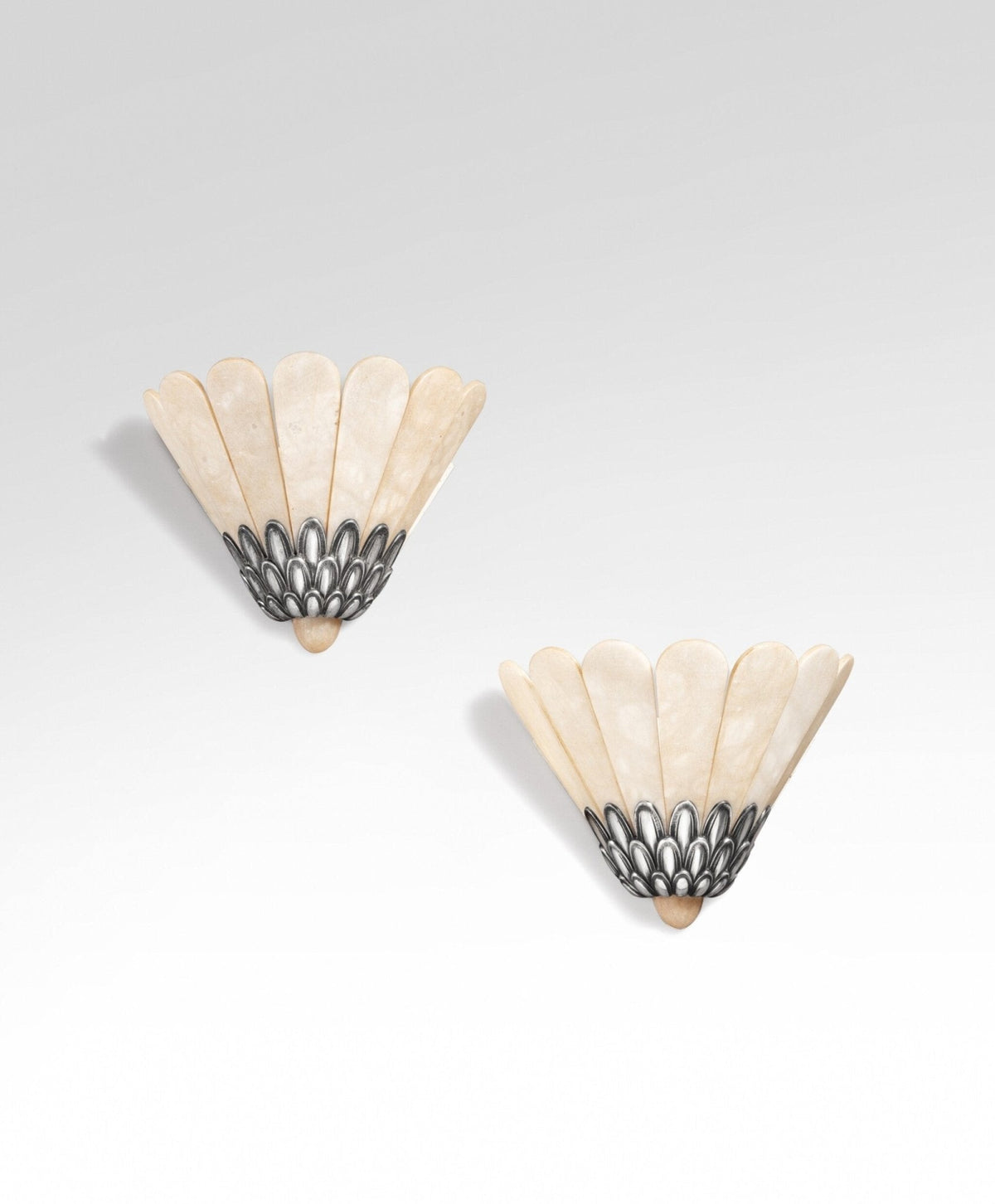 Candeeiro de parede vintage Marbe em alabastro com pétalas