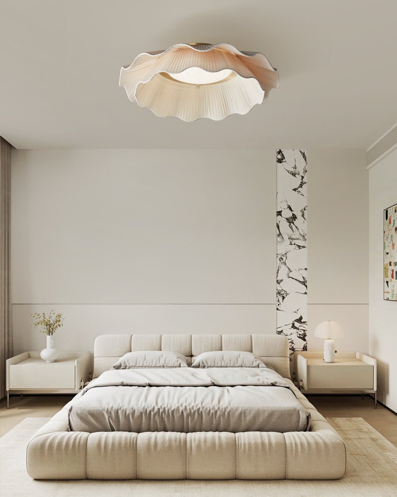 Mylirira loftslampe i messing og stof med førsteklasses elegance og bølgeform