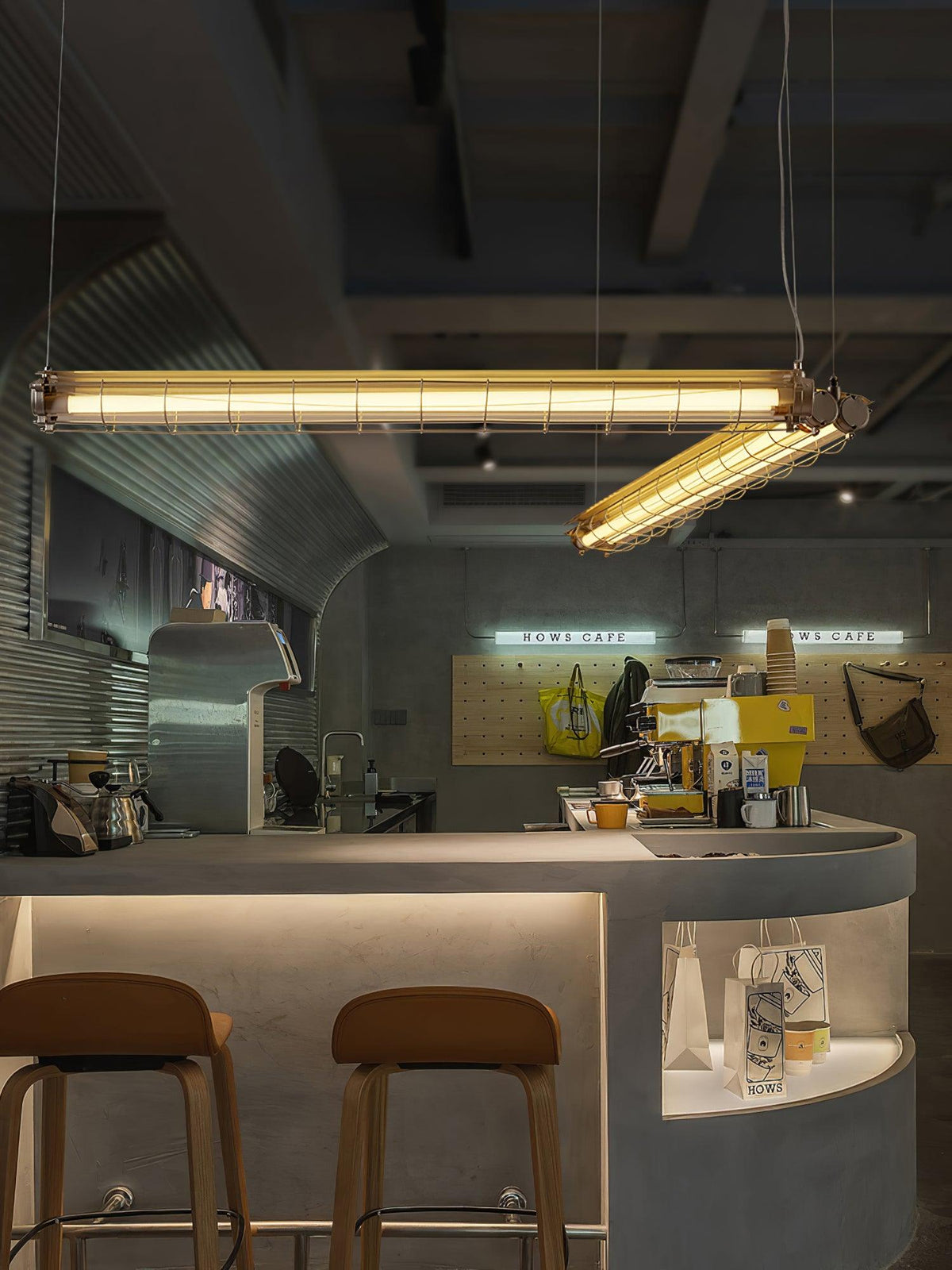 Candeeiro suspenso linear industrial Alaric