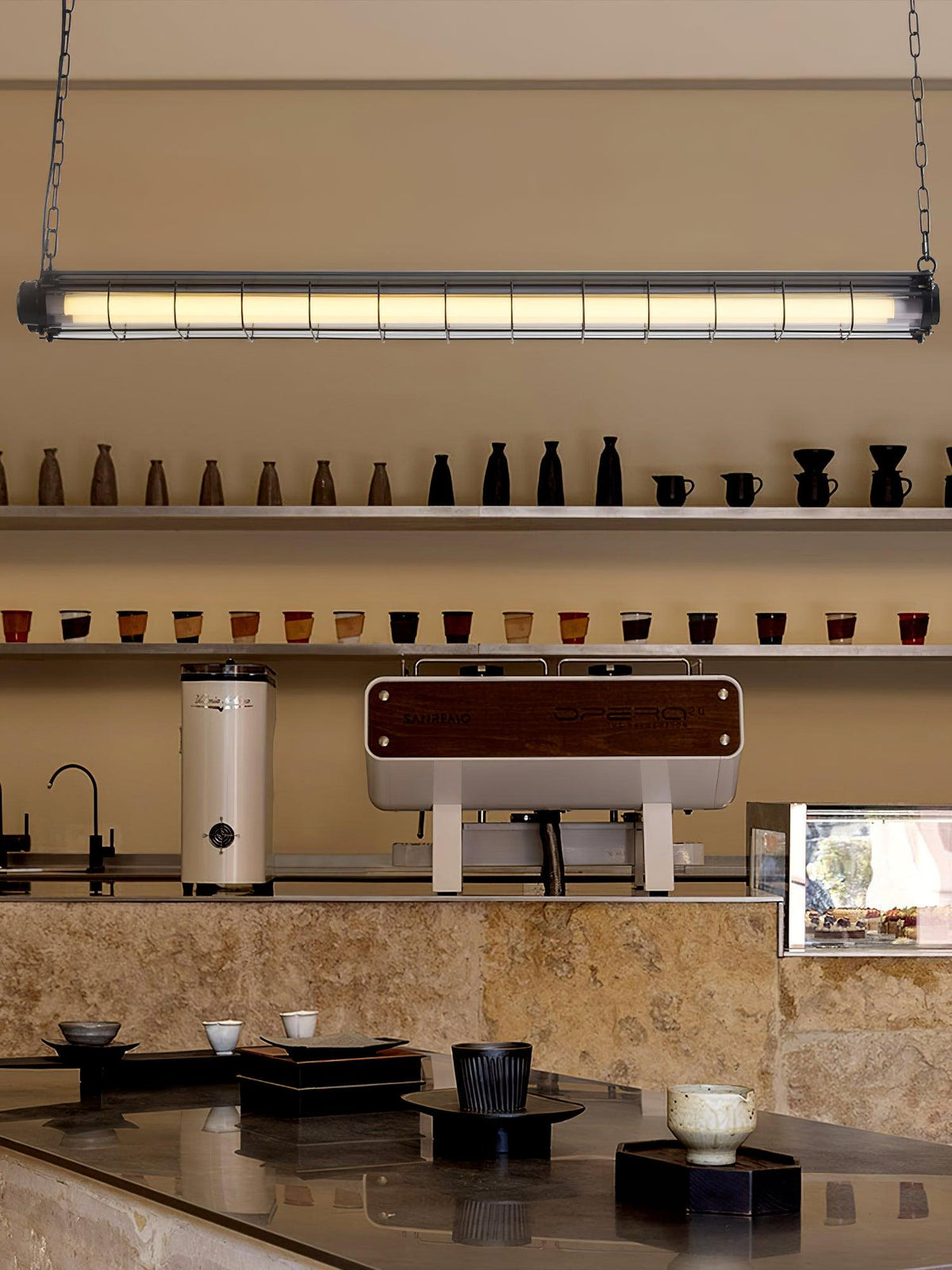 Candeeiro suspenso linear industrial Alaric