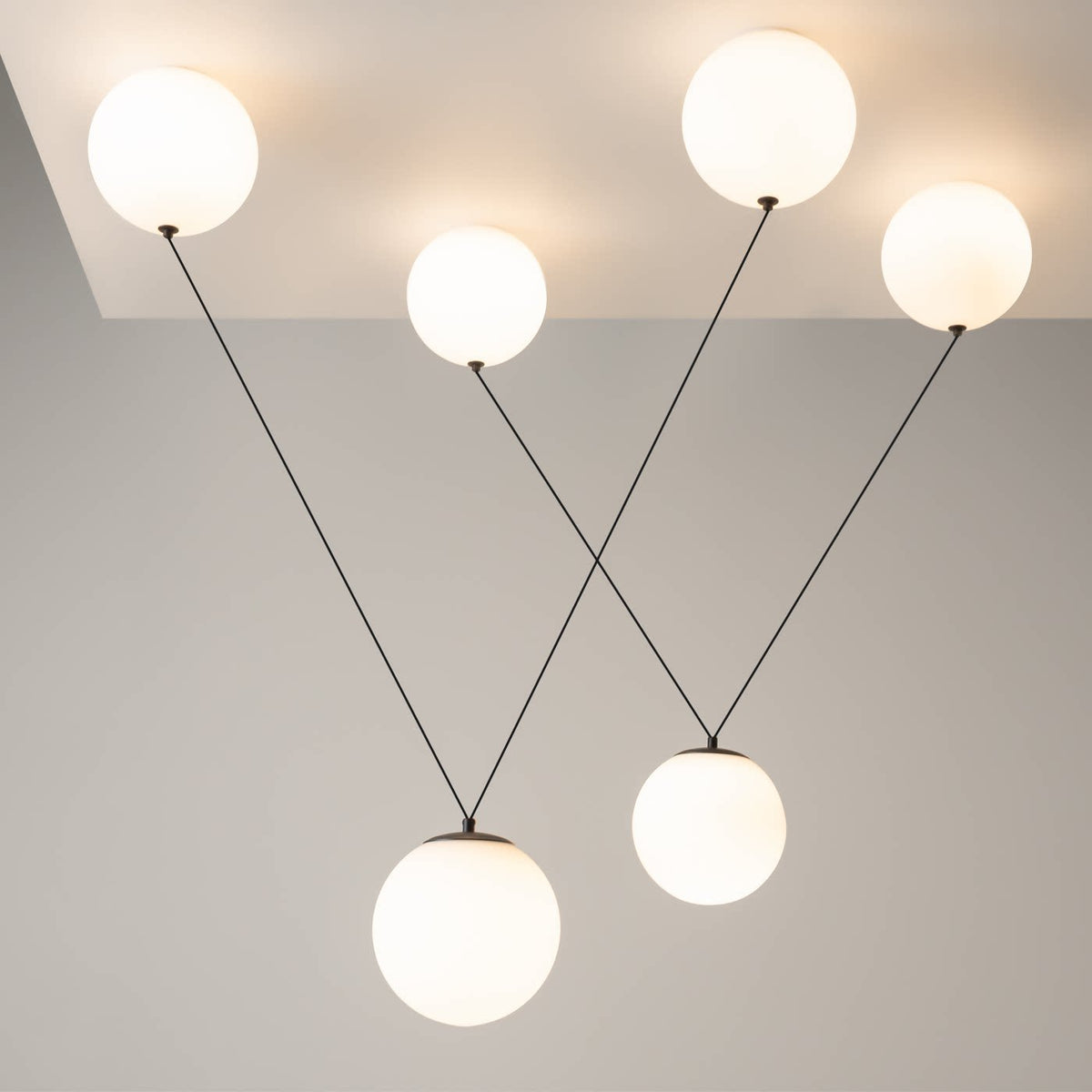 Asteris Noctis klotformad pendellampa
