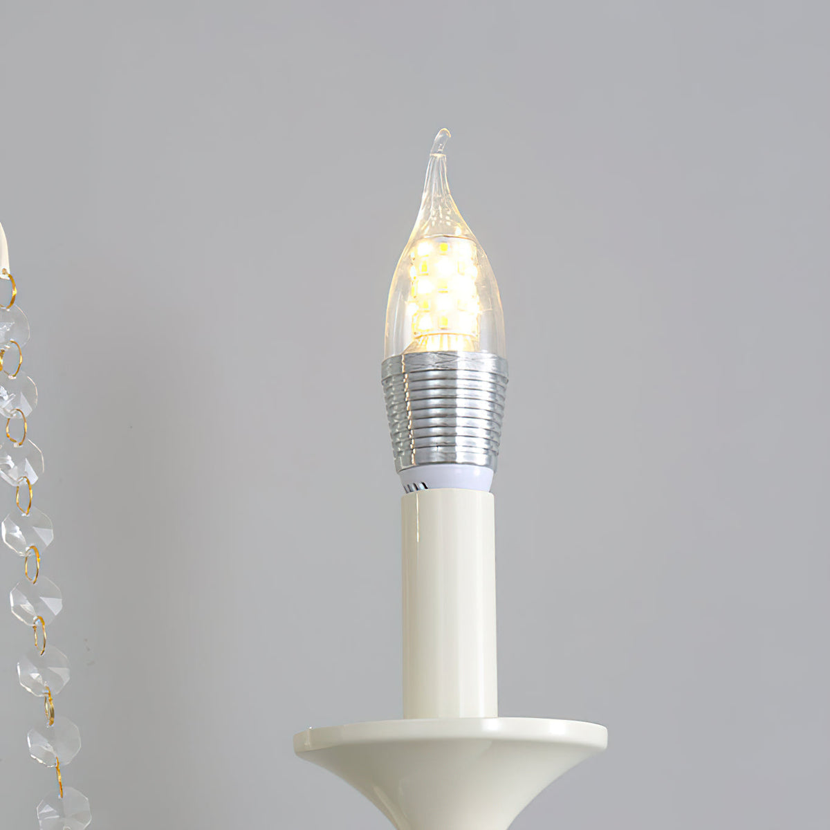Candeeiro de parede tradicional de metal e cristal com velas Jarnbruvys