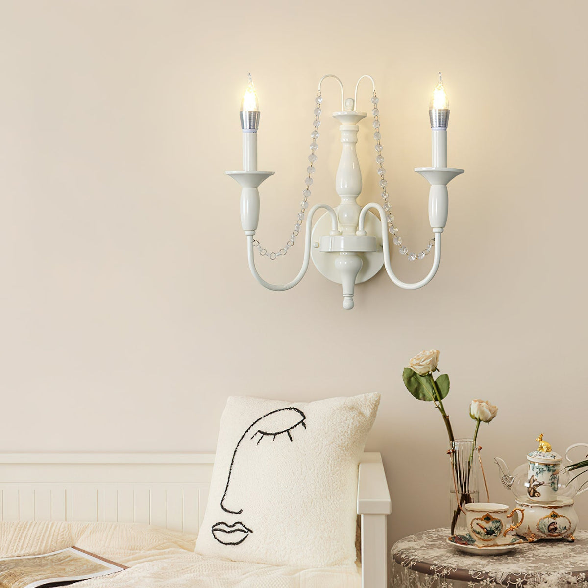 Candeeiro de parede tradicional de metal e cristal com velas Jarnbruvys