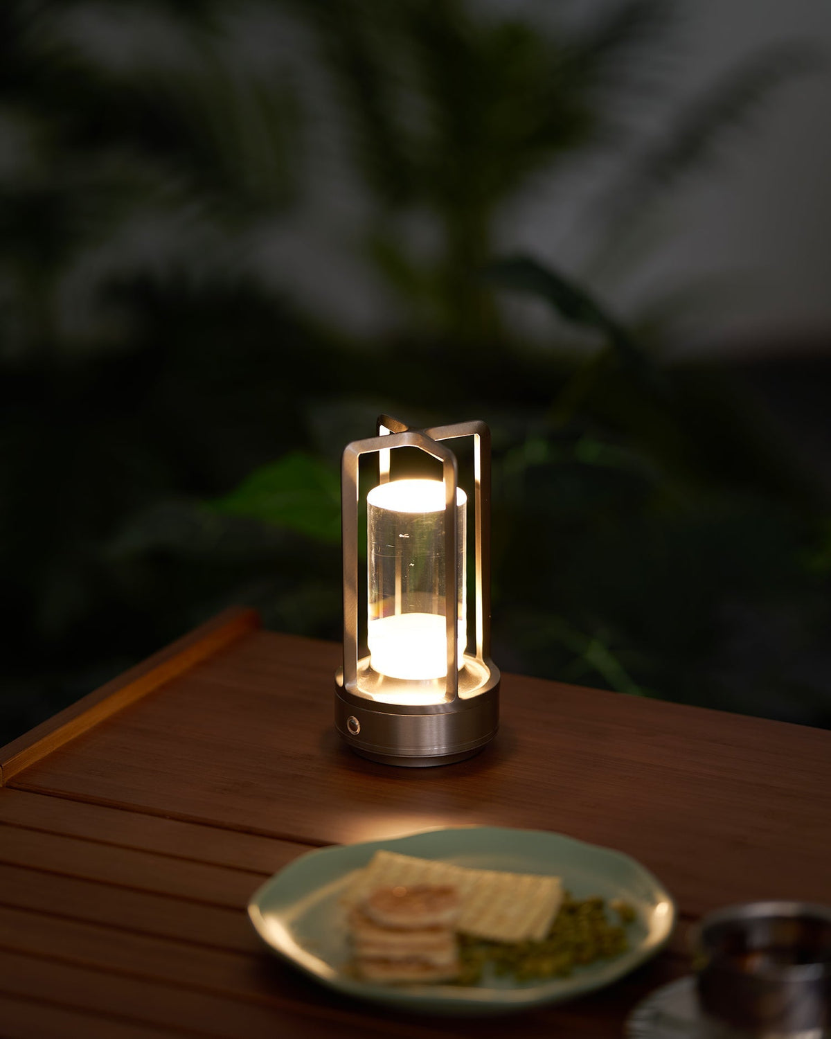 Solvane-genopladelig bordlampe