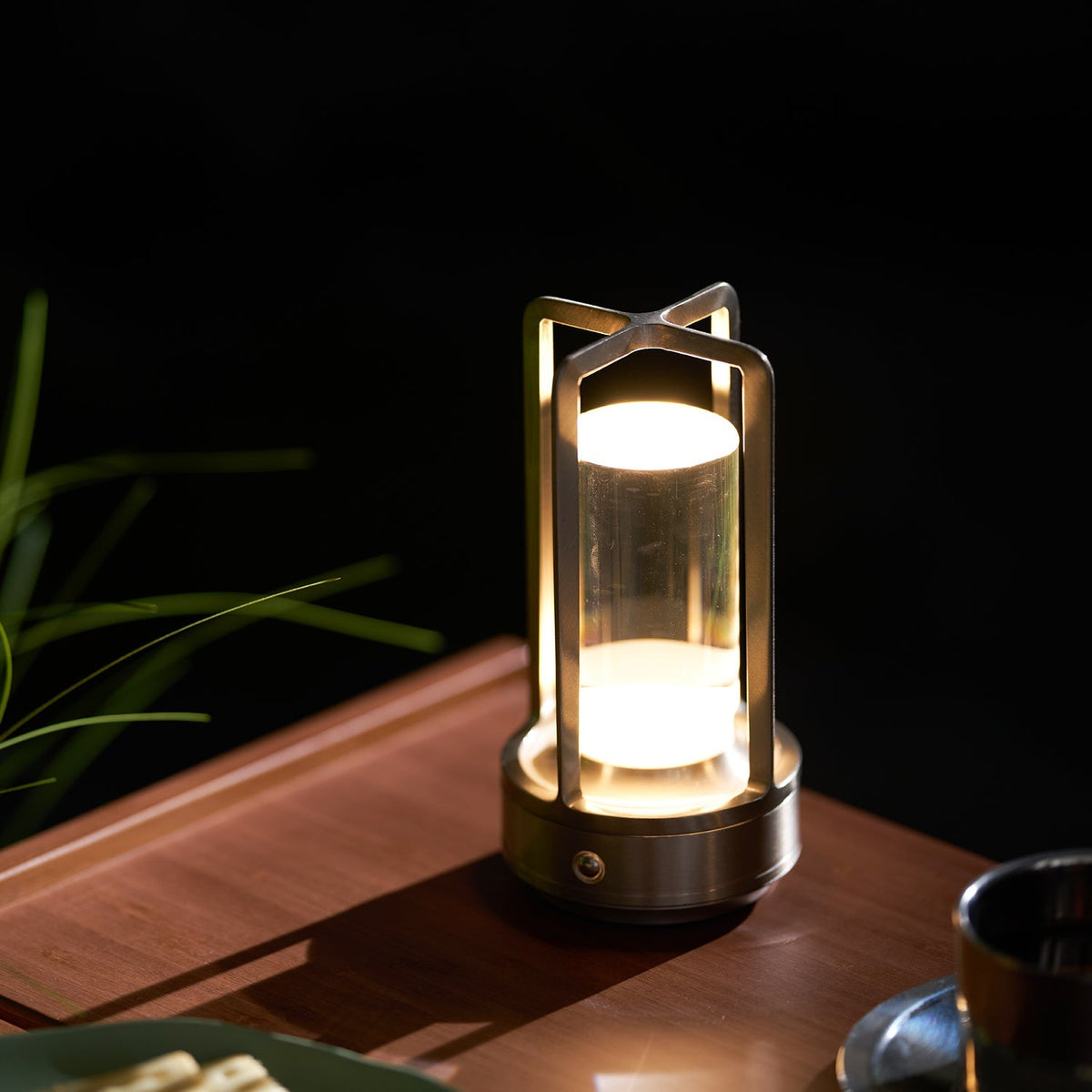 Solvane-genopladelig bordlampe