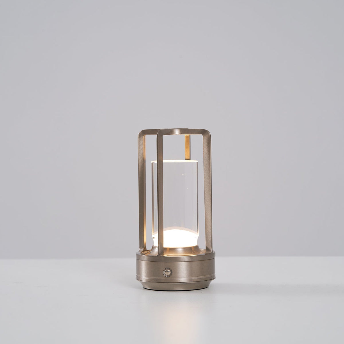 Solvane-genopladelig bordlampe