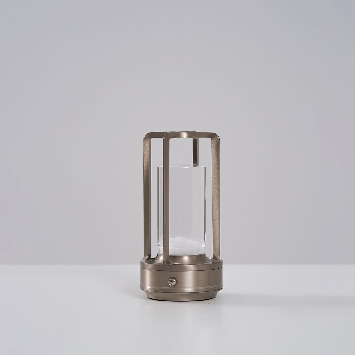 Solvane-genopladelig bordlampe