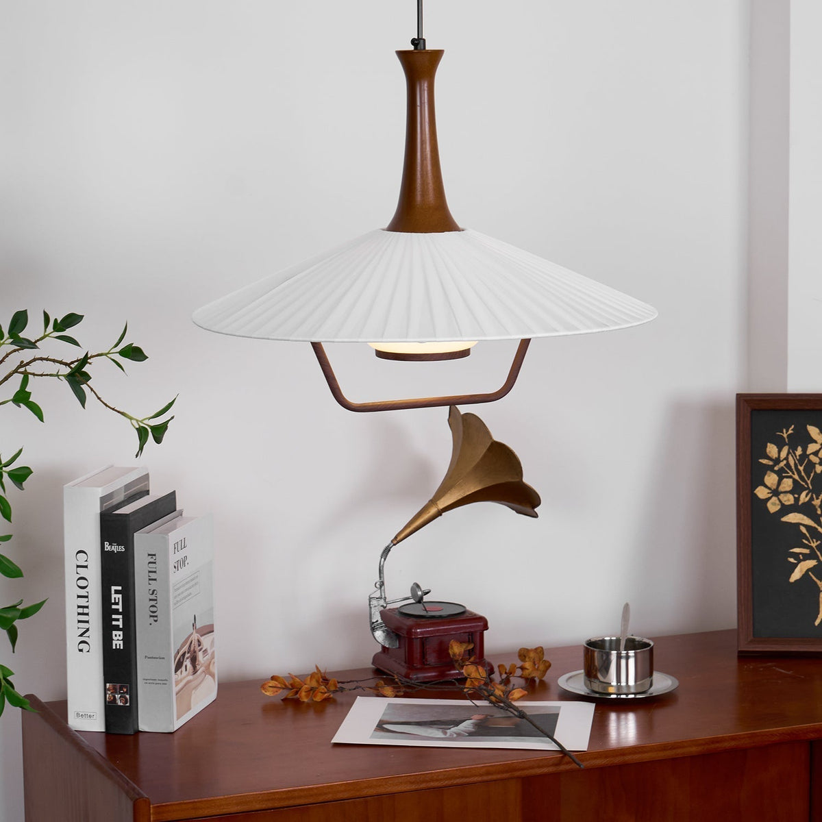 Vionne pendellampe i træ og hvid i mid-century-stil