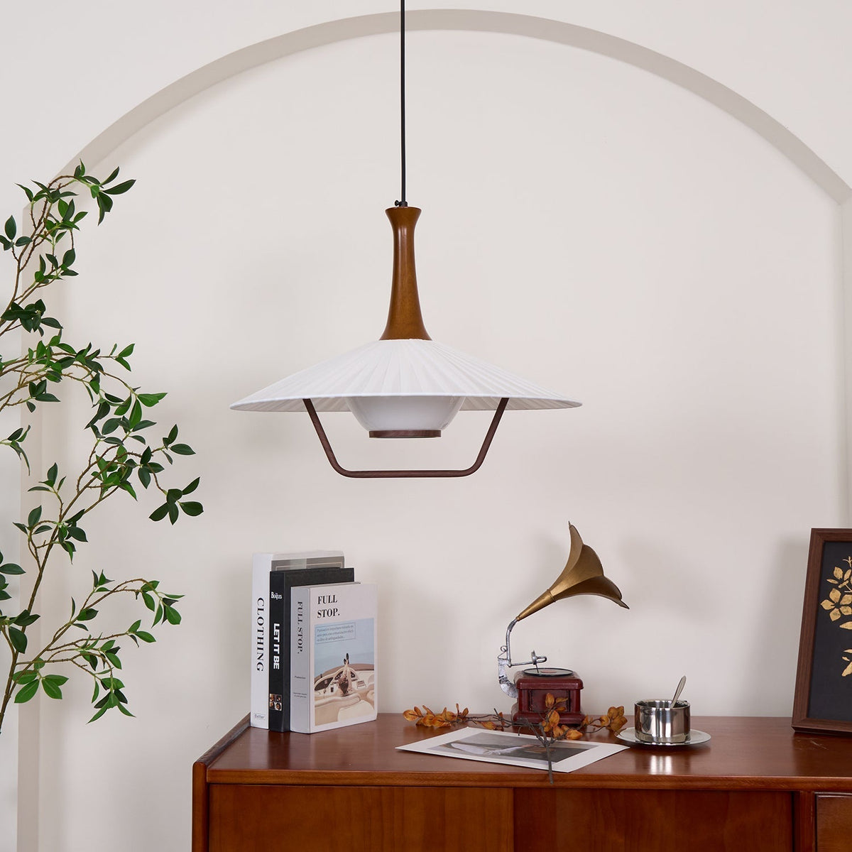 Vionne pendellampe i træ og hvid i mid-century-stil