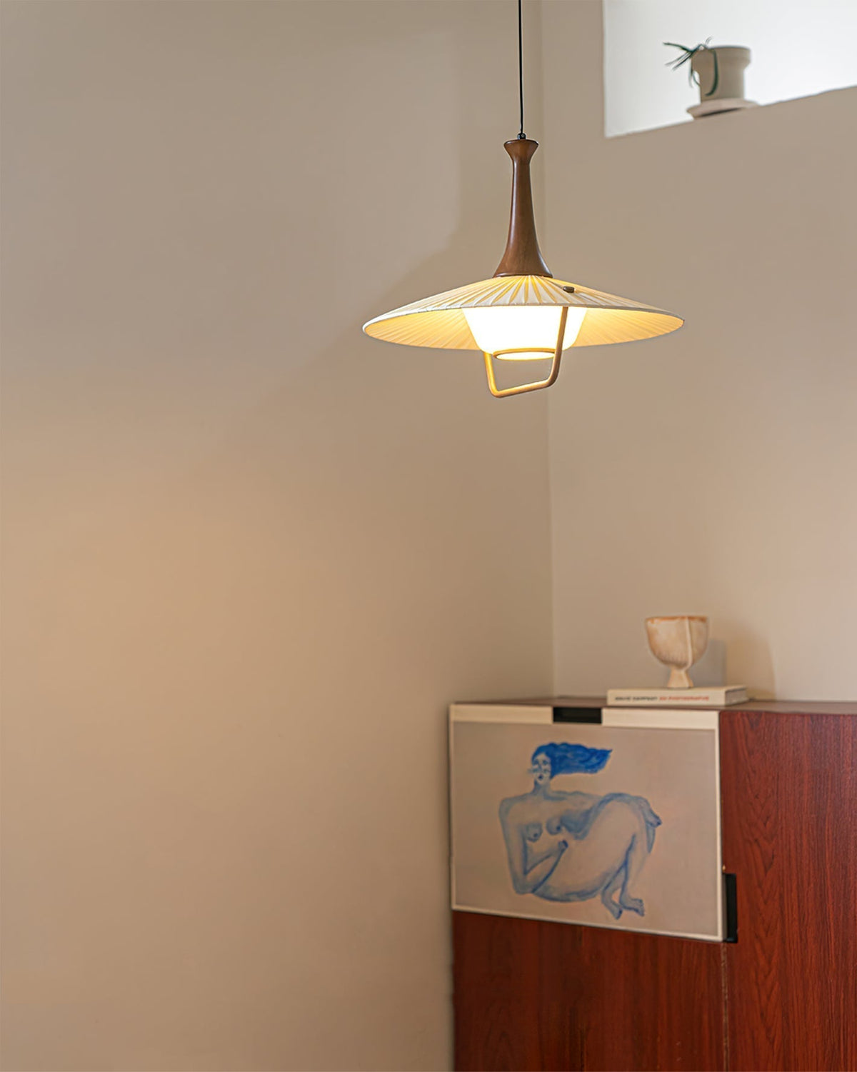Vionne pendellampe i træ og hvid i mid-century-stil