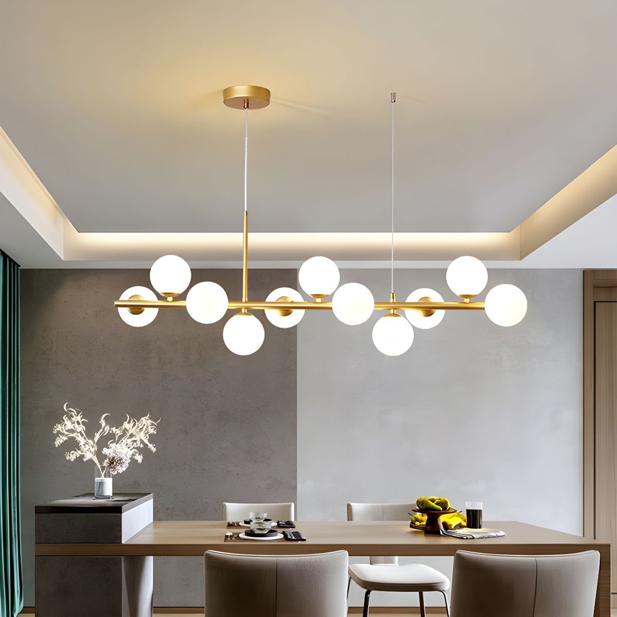 Candeeiro de teto Lioroora, em vidro e forma de globo dourado, com 12 luzes