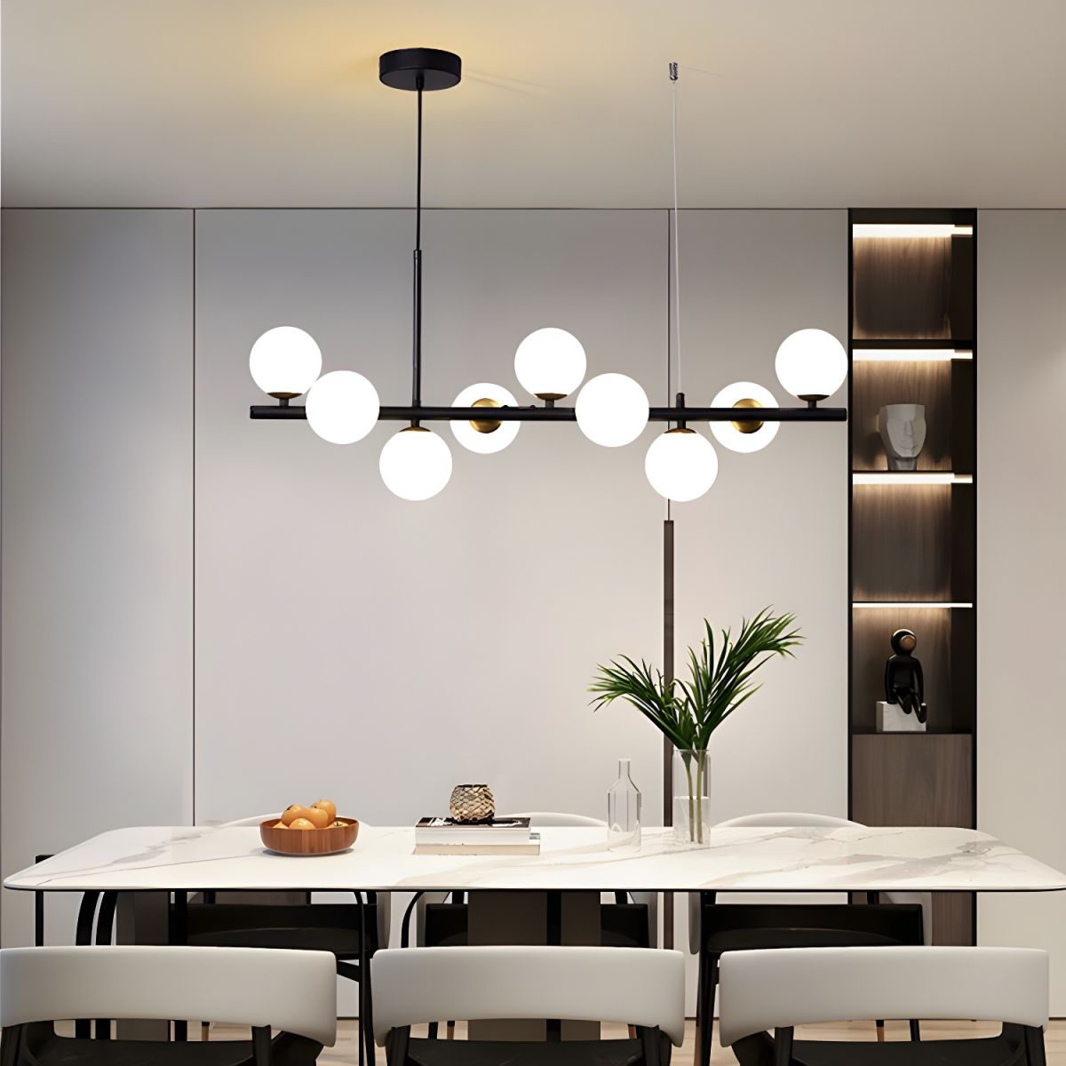 Candeeiro de teto Lioroora, em vidro e forma de globo dourado, com 12 luzes