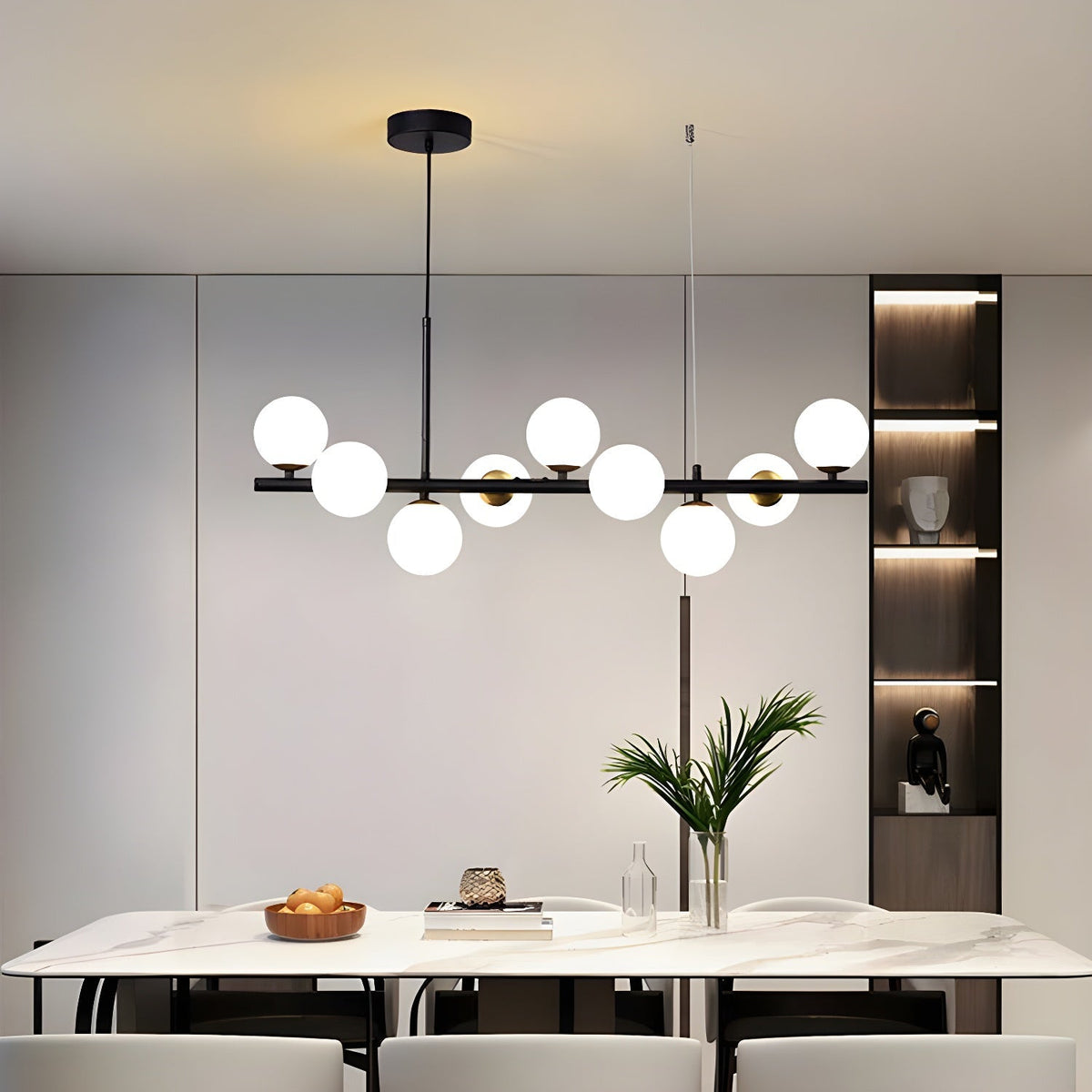 Candeeiro de teto Lioroora, em vidro e forma de globo dourado, com 12 luzes