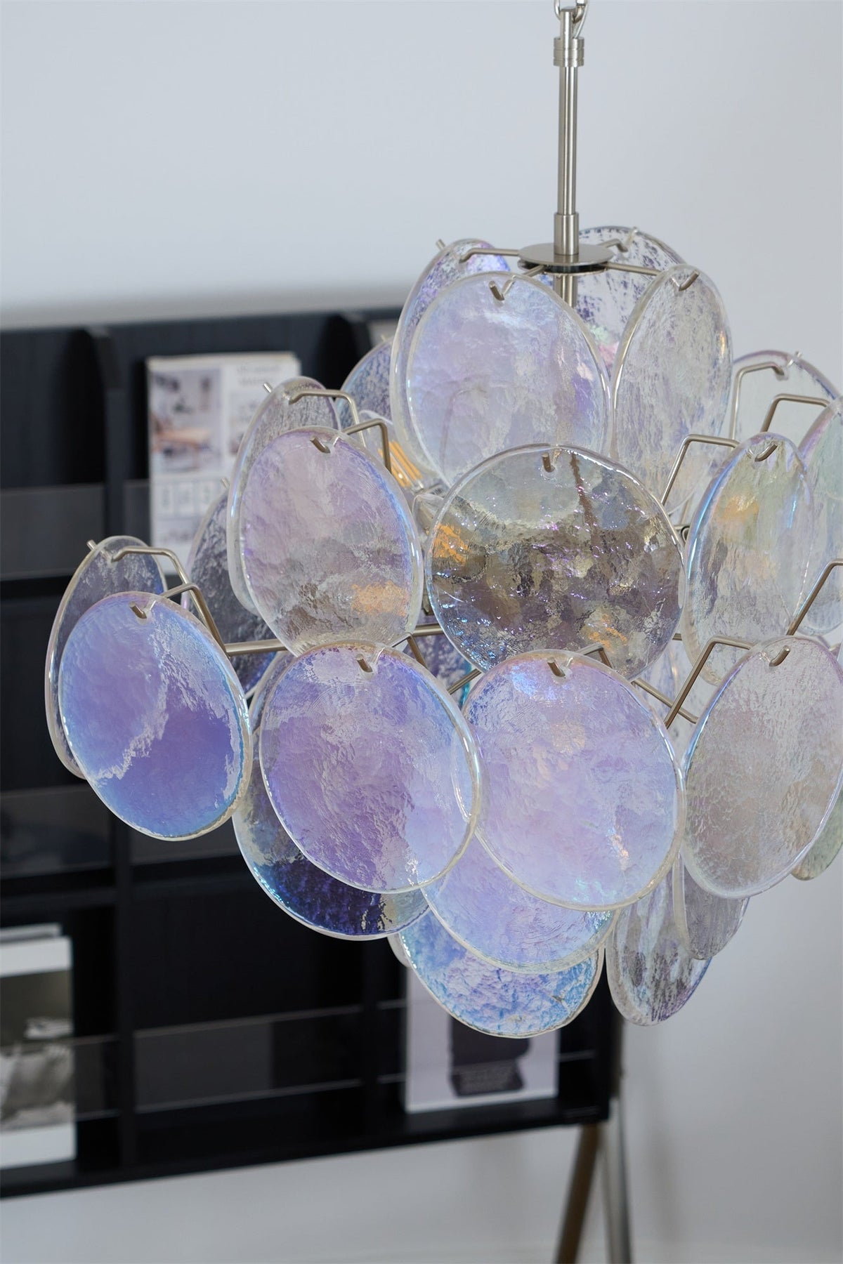 Candeeiro de teto Selerira em discos de Murano iridescentes dispostos em camadas