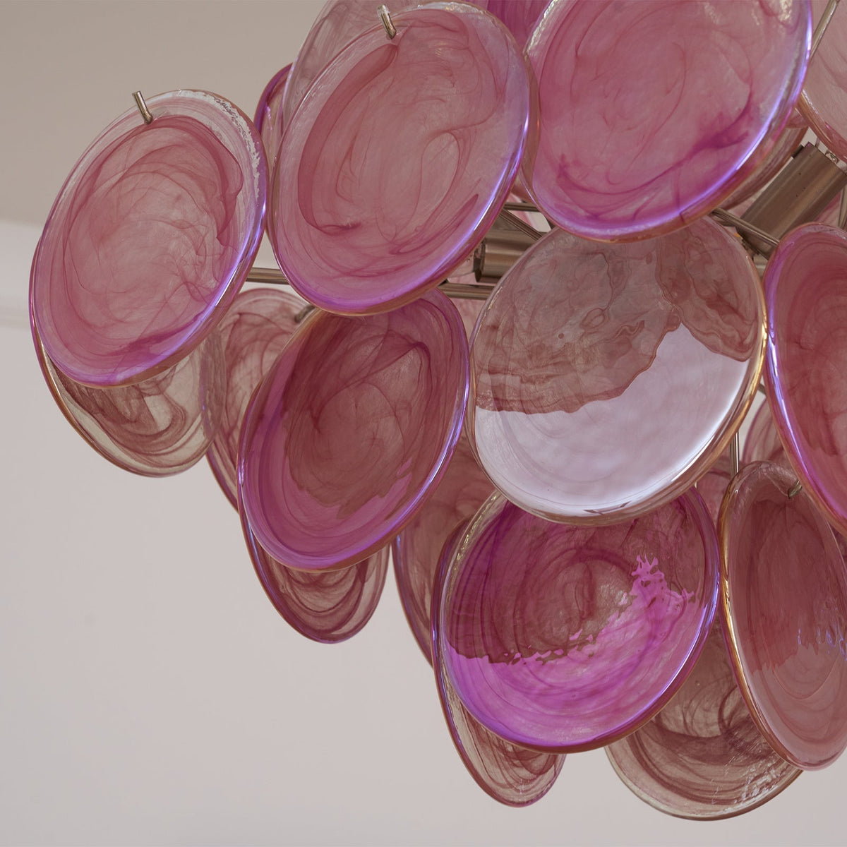 Candeeiro de teto Celeian romântico de discos de vidro rosa, com camadas