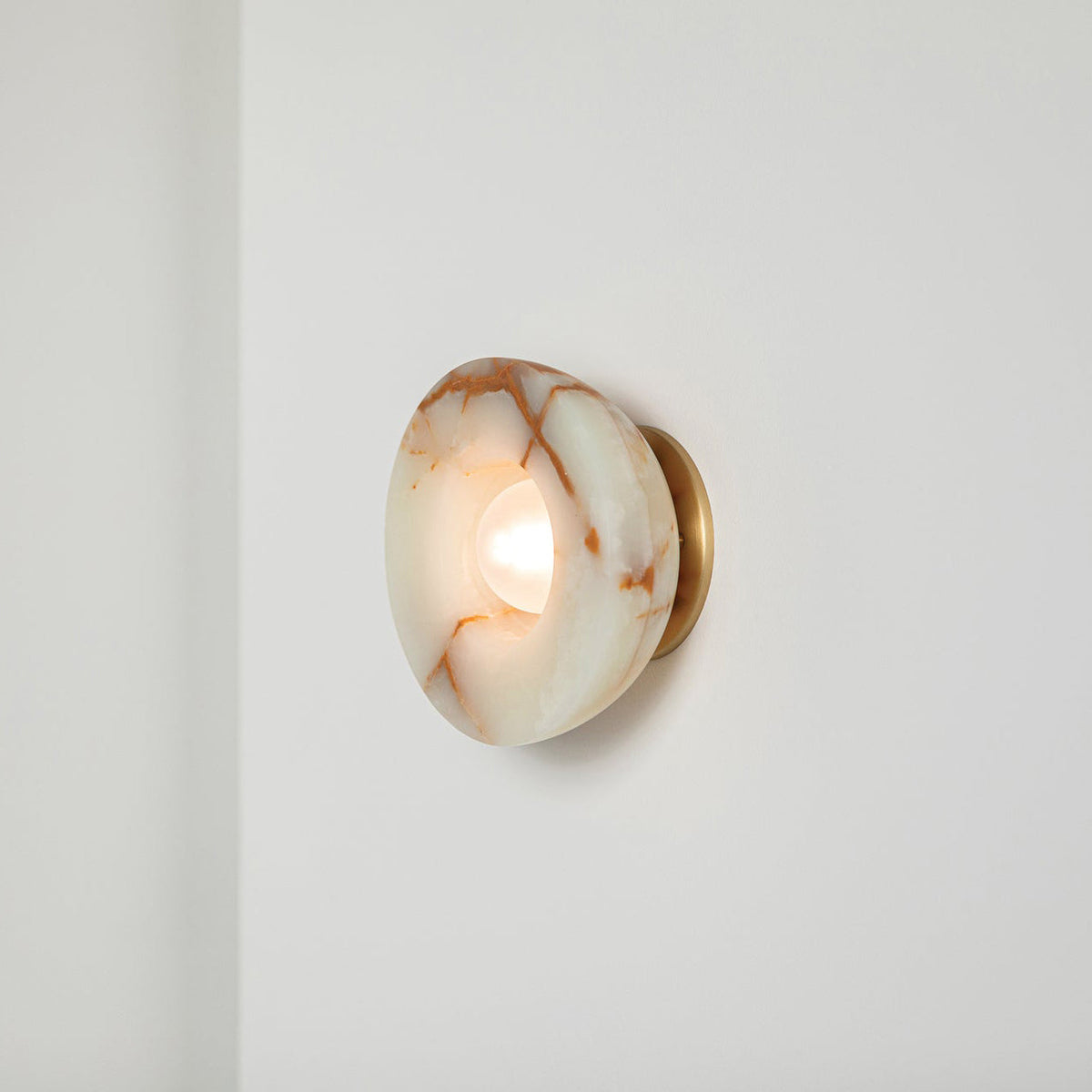 Lioruielle ytmonterad vägglampa i glas