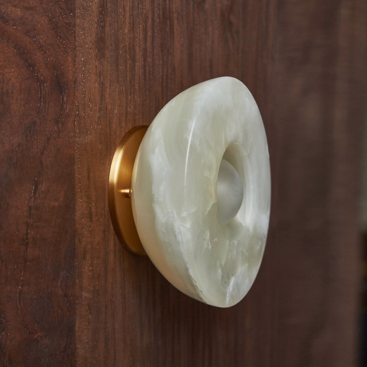 Lioruielle ytmonterad vägglampa i glas