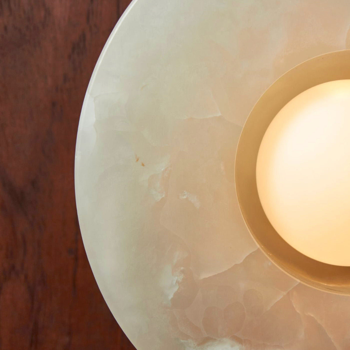 Lioruielle ytmonterad vägglampa i glas
