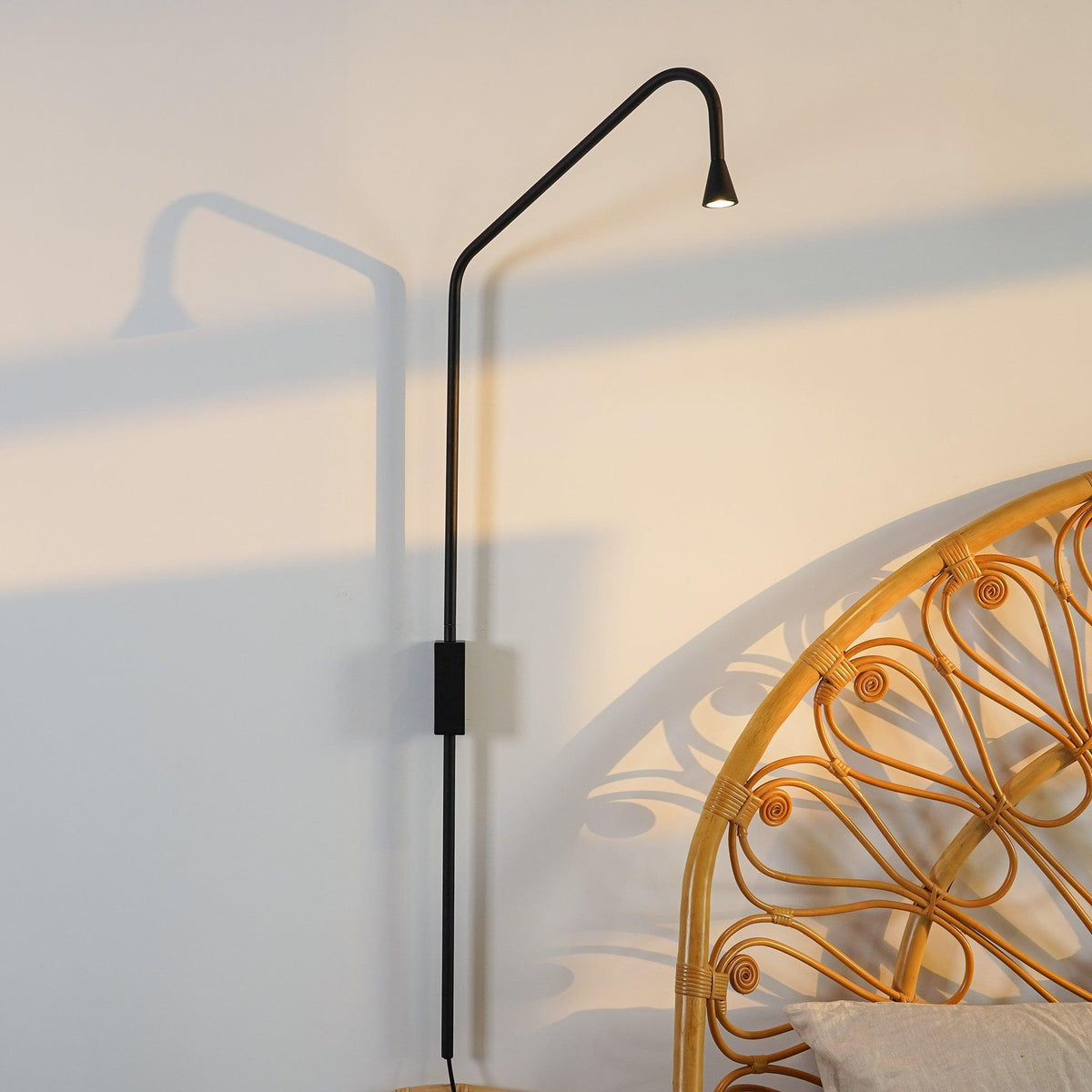 Vesolel-moderni minimalistinen seinävalaisin