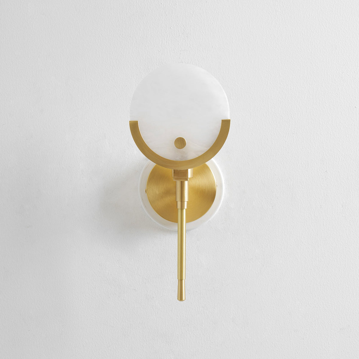 Candeeiro de parede moderno minimalista em latão e alabastro Ljomuvyo