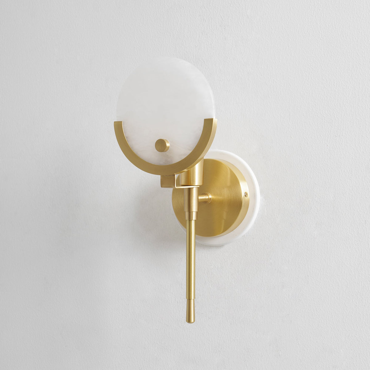Candeeiro de parede moderno minimalista em latão e alabastro Ljomuvyo