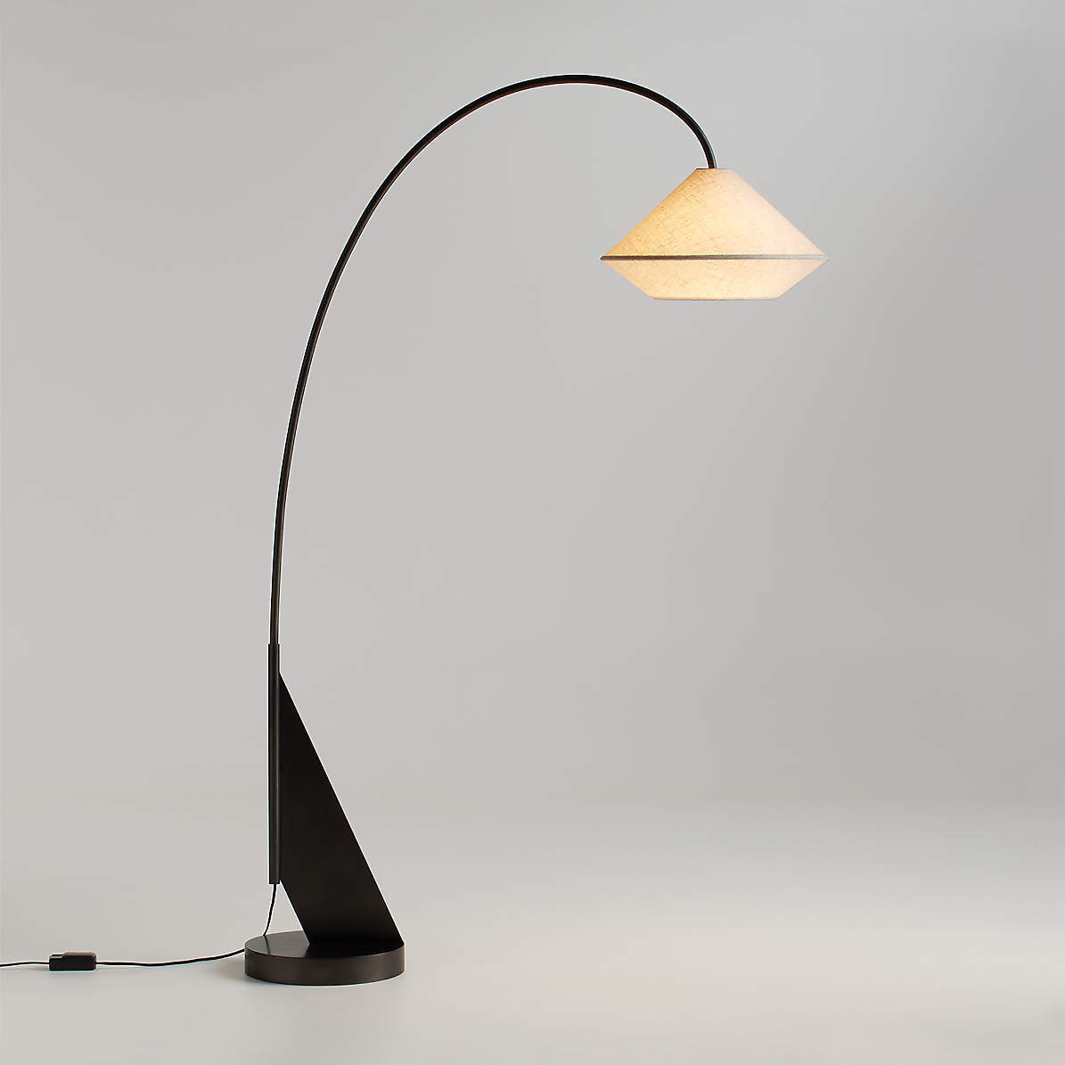 Avenir-buegulvlampe