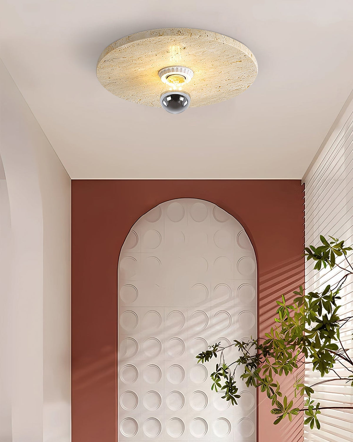 Norarora-loftslampe i travertin